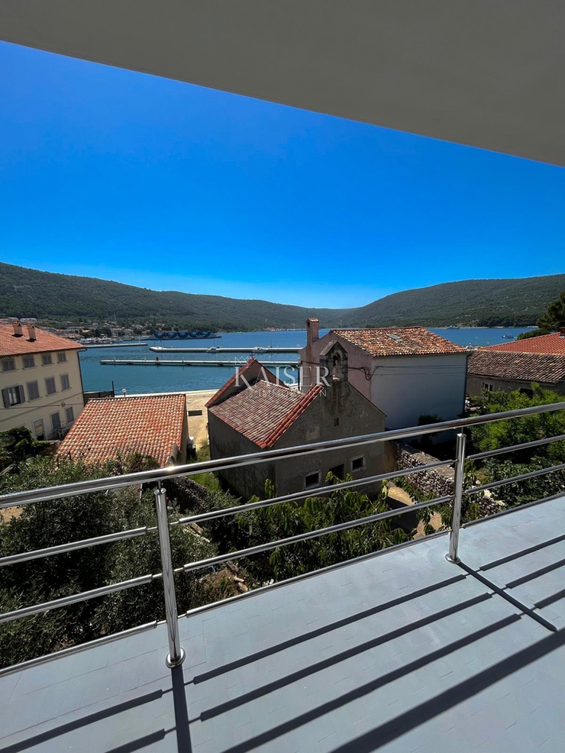 Isola di Cres, Cres - casa indipendente 288m2, 50m dal mare con una bellissima vista