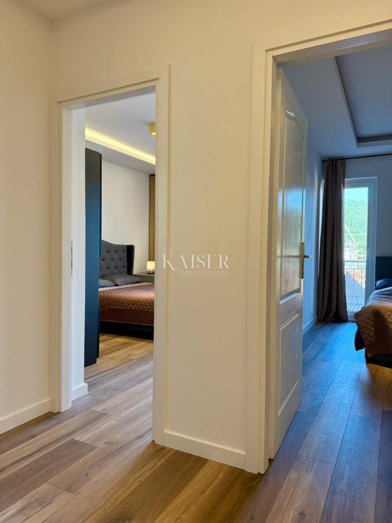 Isola di Cres, Cres - casa indipendente 288m2, 50m dal mare con una bellissima vista