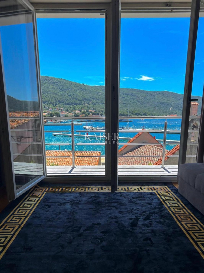 Isola di Cres, Cres - casa indipendente 288m2, 50m dal mare con una bellissima vista