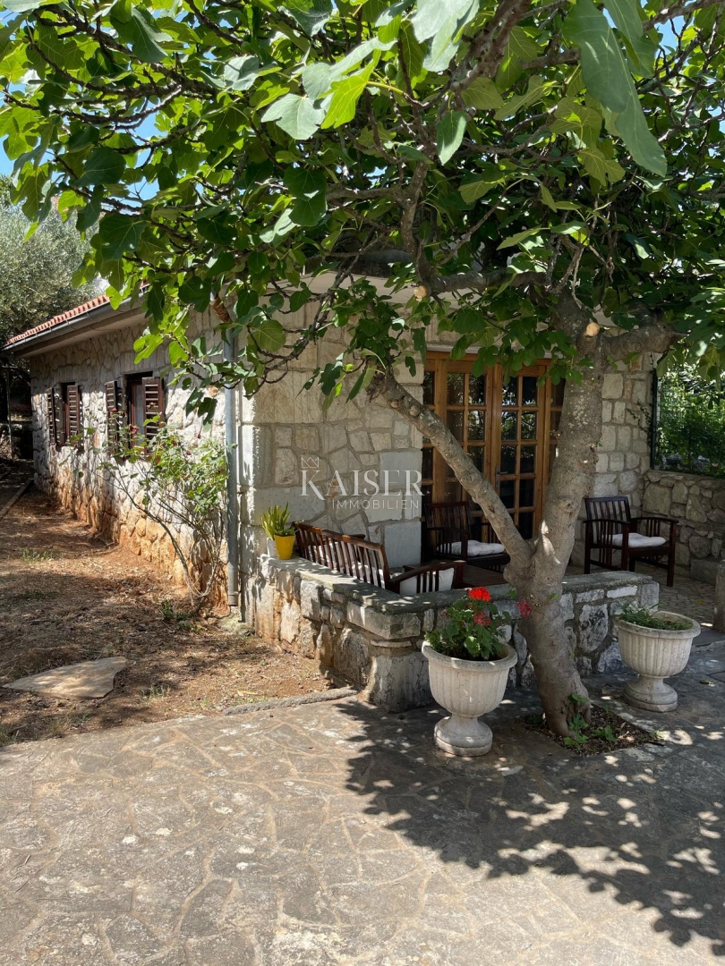 Isola di Cres, Cres - casa indipendente 288m2, 50m dal mare con una bellissima vista