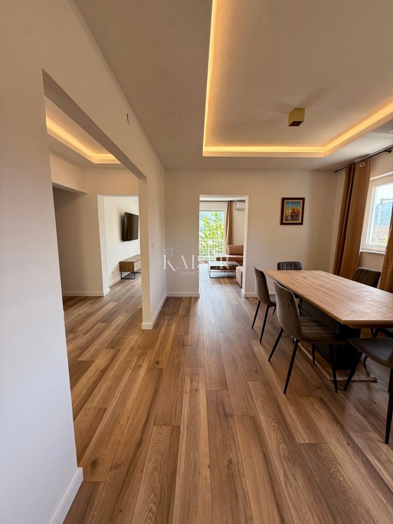 Isola di Cres, Cres - casa indipendente 288m2, 50m dal mare con una bellissima vista