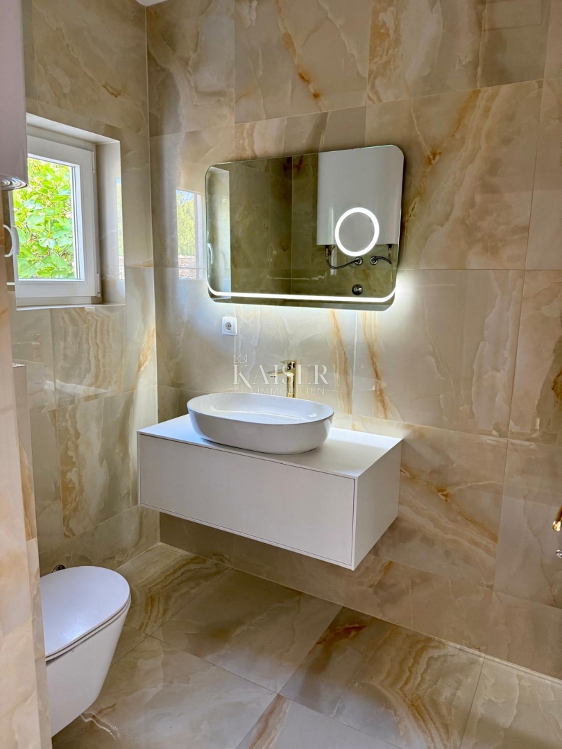 Isola di Cres, Cres - casa indipendente 288m2, 50m dal mare con una bellissima vista