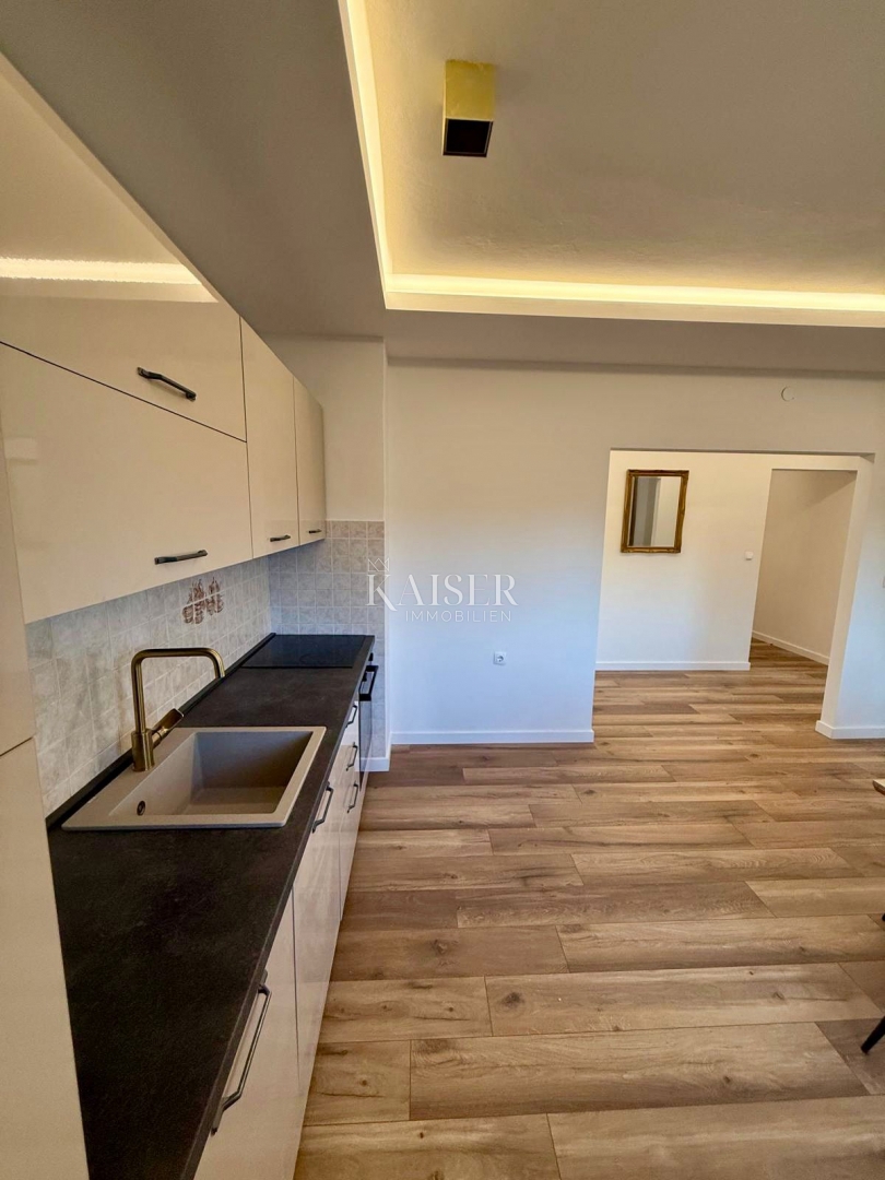 Isola di Cres, Cres - casa indipendente 288m2, 50m dal mare con una bellissima vista