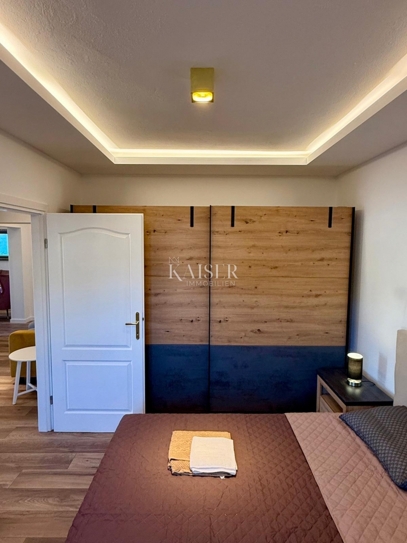 Isola di Cres, Cres - casa indipendente 288m2, 50m dal mare con una bellissima vista