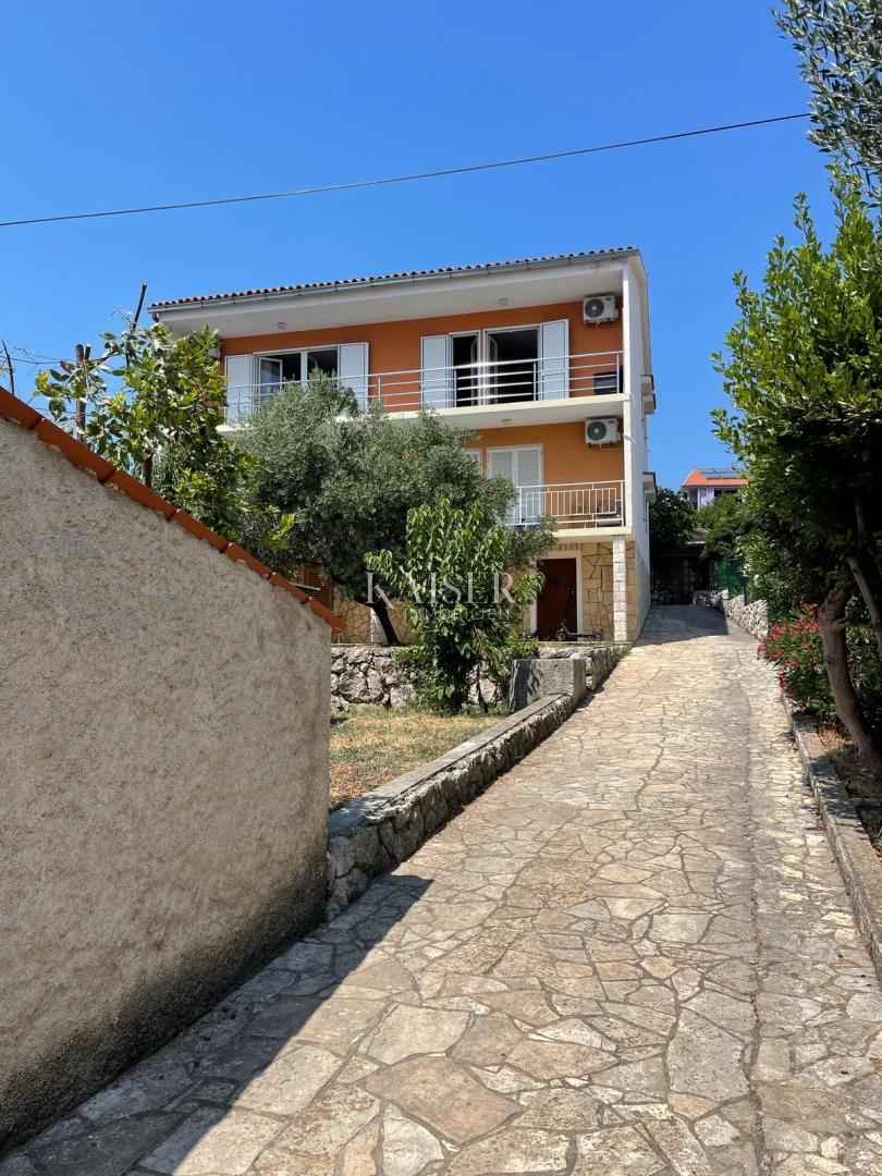 Isola di Cres, Cres - casa indipendente 288m2, 50m dal mare con una bellissima vista