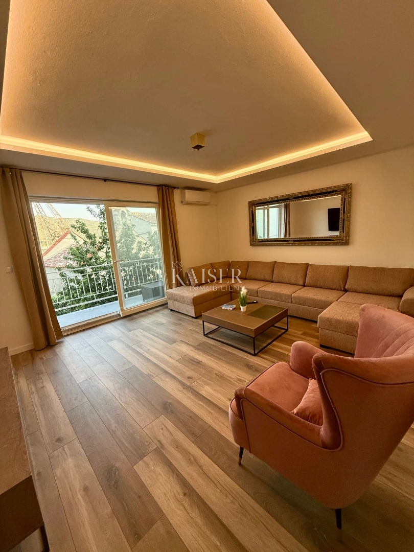 Isola di Cres, Cres - casa indipendente 288m2, 50m dal mare con una bellissima vista