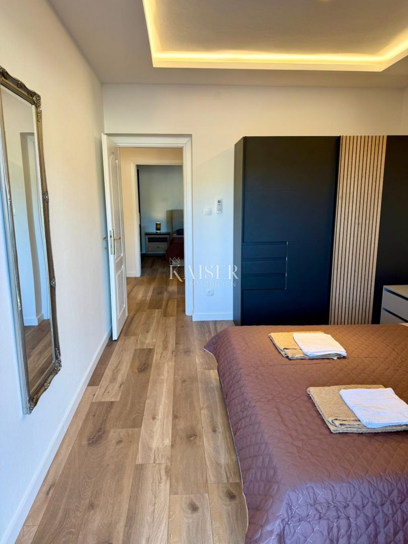 Isola di Cres, Cres - casa indipendente 288m2, 50m dal mare con una bellissima vista