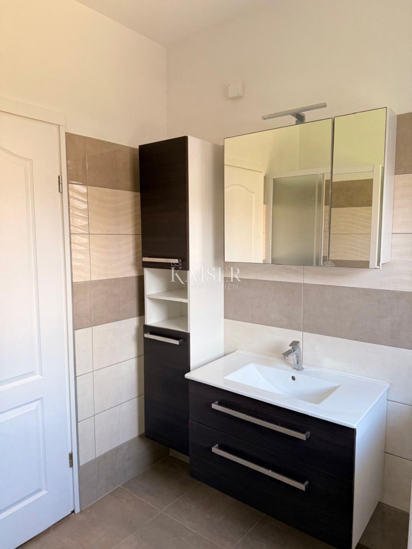 Isola di Cres, Cres - casa indipendente 288m2, 50m dal mare con una bellissima vista