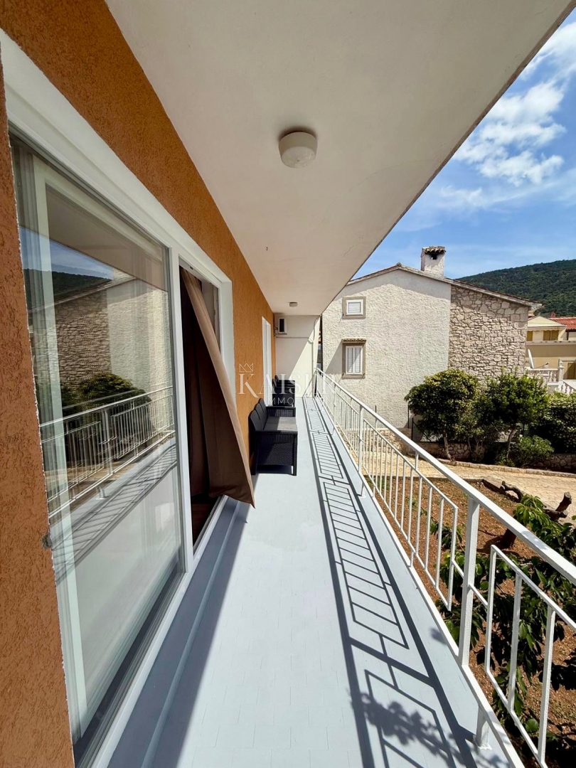 Isola di Cres, Cres - casa indipendente 288m2, 50m dal mare con una bellissima vista