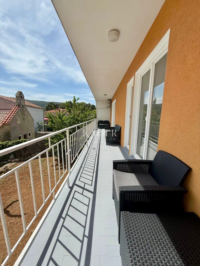 Isola di Cres, Cres - casa indipendente 288m2, 50m dal mare con una bellissima vista