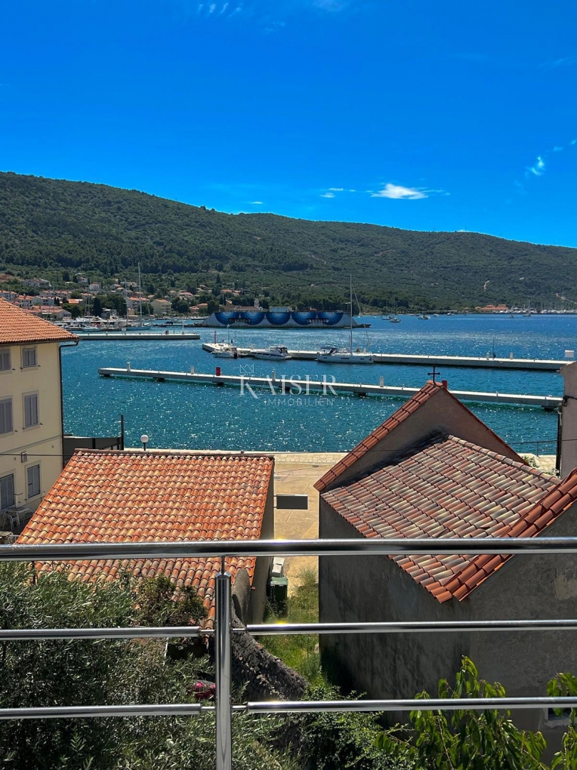 Isola di Cres, Cres - casa indipendente 288m2, 50m dal mare con una bellissima vista