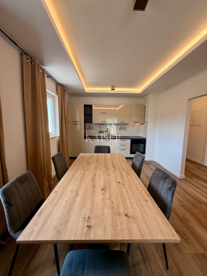 Isola di Cres, Cres - casa indipendente 288m2, 50m dal mare con una bellissima vista