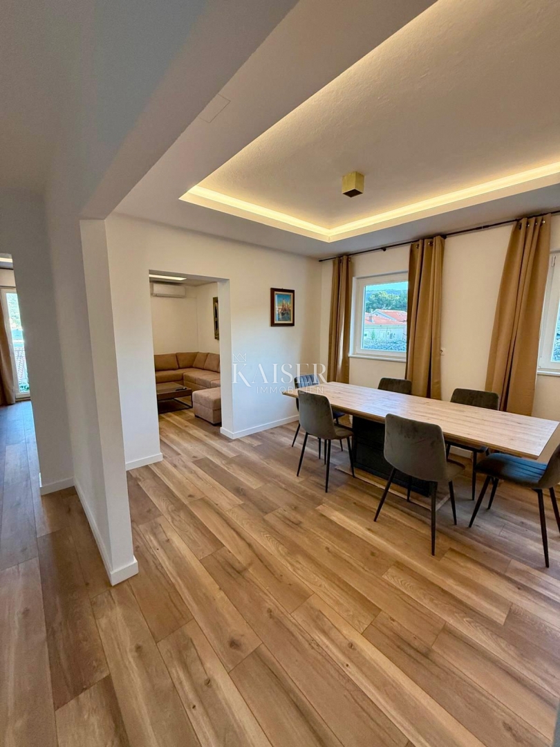 Isola di Cres, Cres - casa indipendente 288m2, 50m dal mare con una bellissima vista