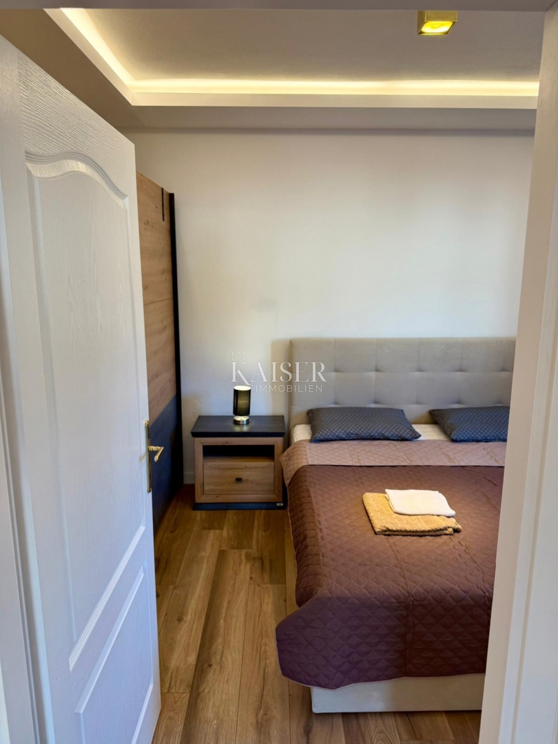 Isola di Cres, Cres - casa indipendente 288m2, 50m dal mare con una bellissima vista