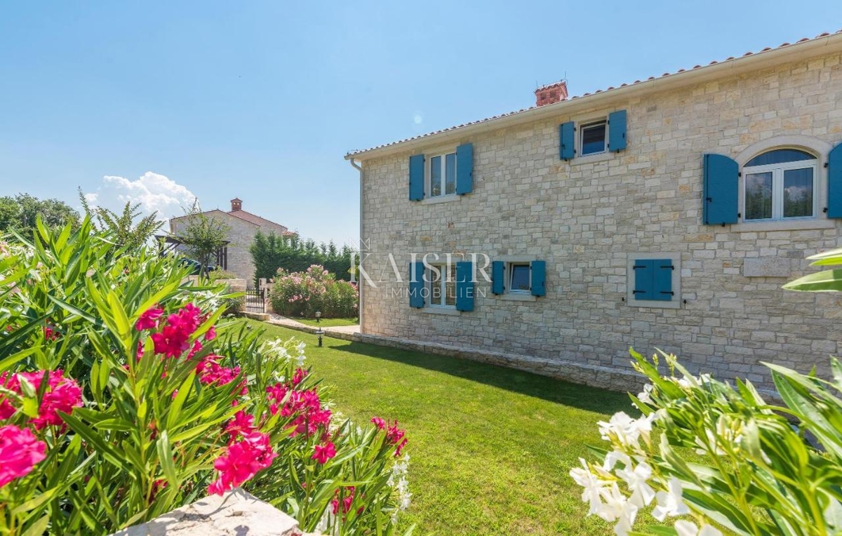 Istria - Parenzo, villa in pietra con vista mare e sauna