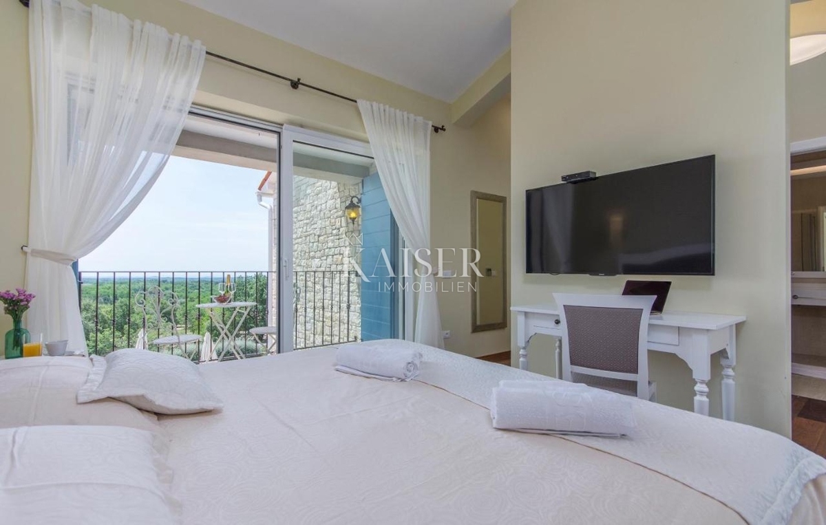 Istria - Parenzo, villa in pietra con vista mare e sauna