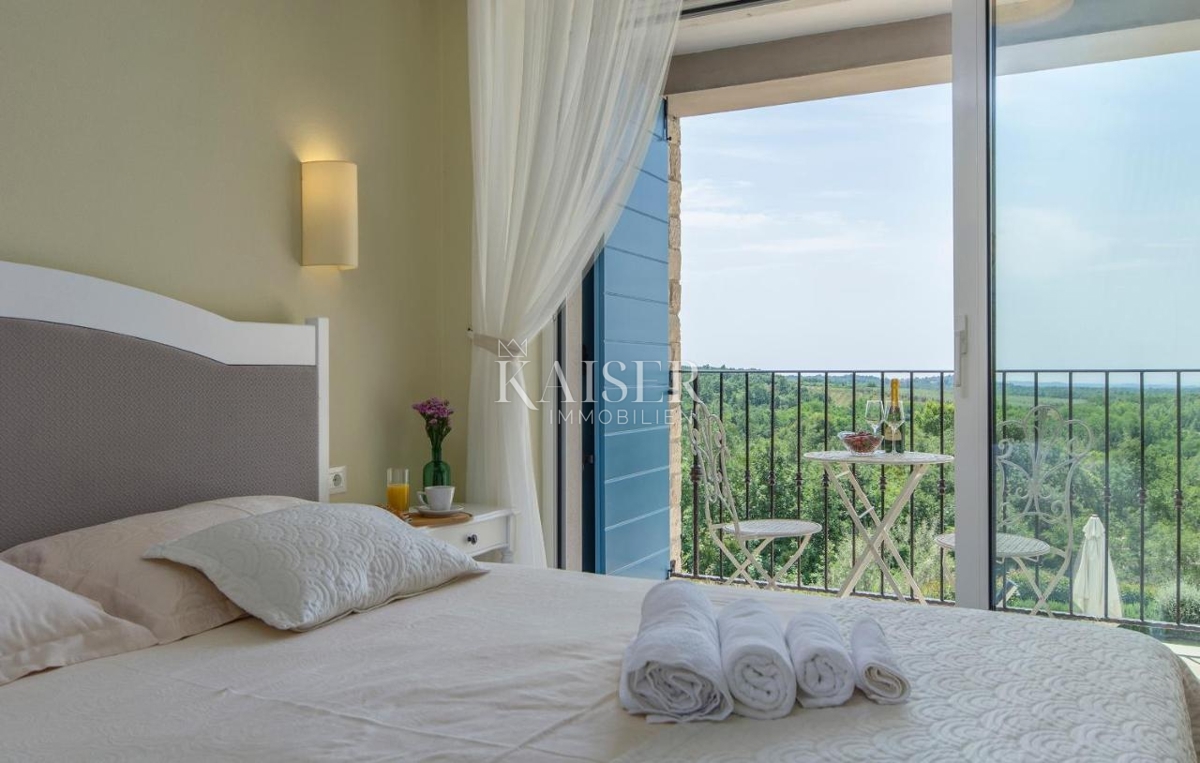 Istria - Parenzo, villa in pietra con vista mare e sauna