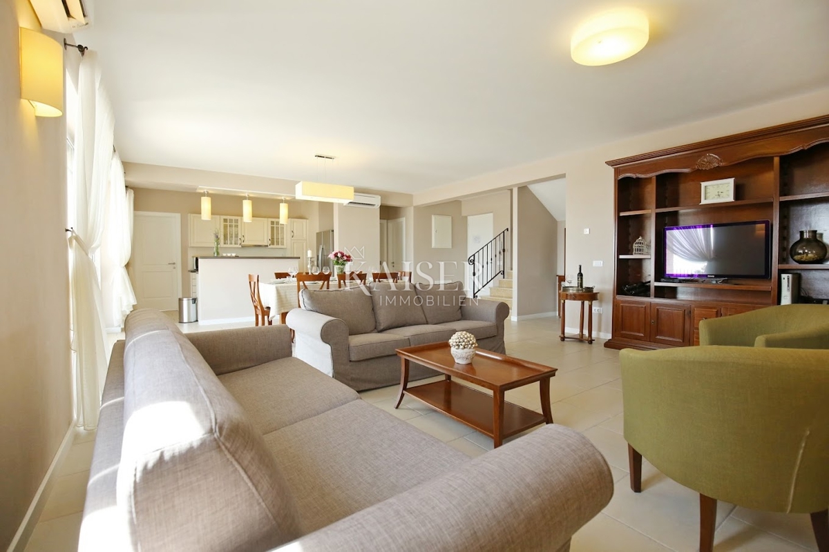 Istria - Parenzo, villa in pietra con vista mare e sauna