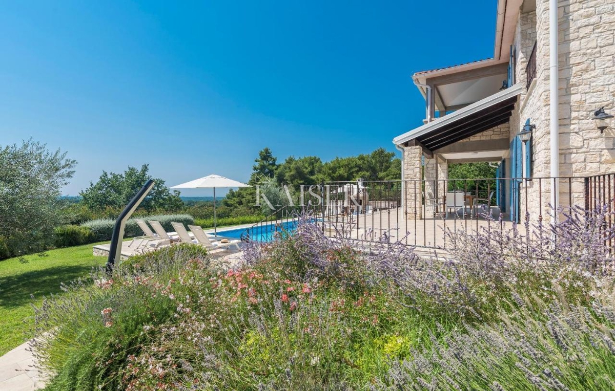 Istria - Parenzo, villa in pietra con vista mare e sauna