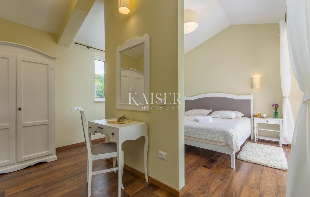 Istria - Parenzo, villa in pietra con vista mare e sauna