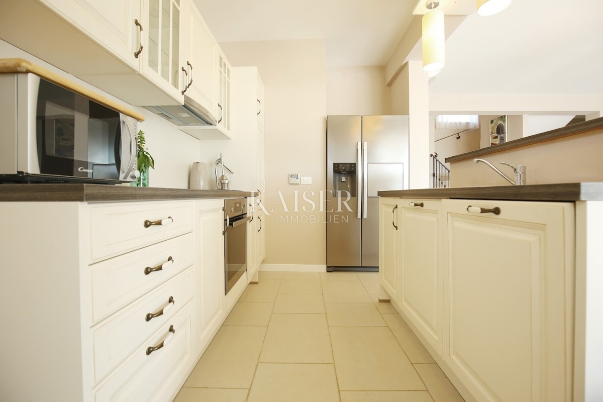 Istria - Parenzo, villa in pietra con vista mare e sauna