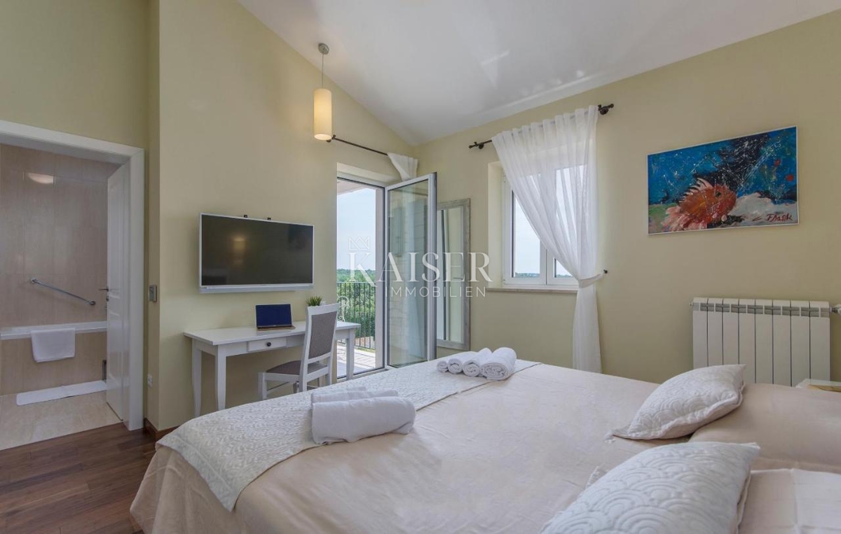 Istria - Parenzo, villa in pietra con vista mare e sauna