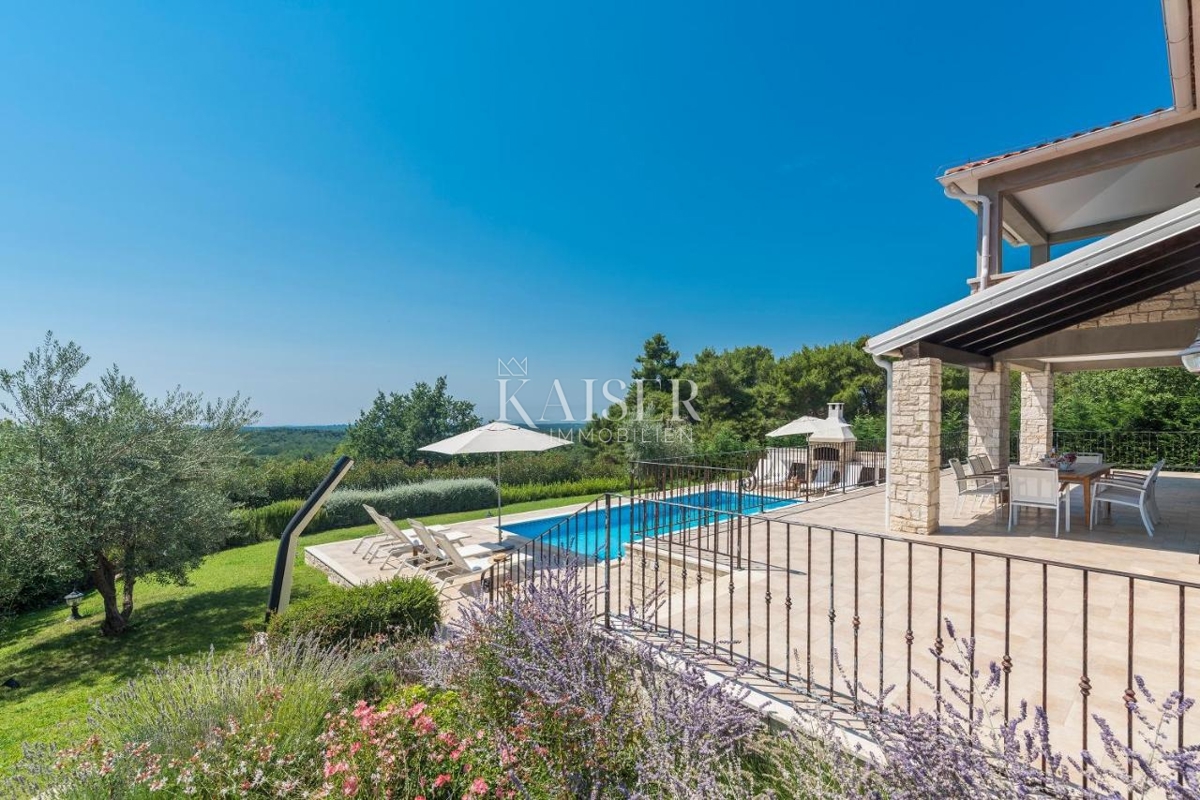Istria - Parenzo, villa in pietra con vista mare e sauna