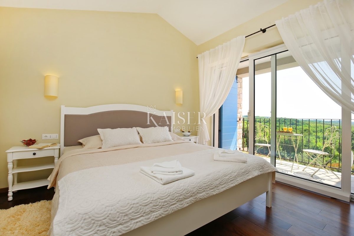 Istria - Parenzo, villa in pietra con vista mare e sauna