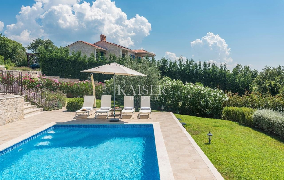 Istria - Parenzo, villa in pietra con vista mare e sauna