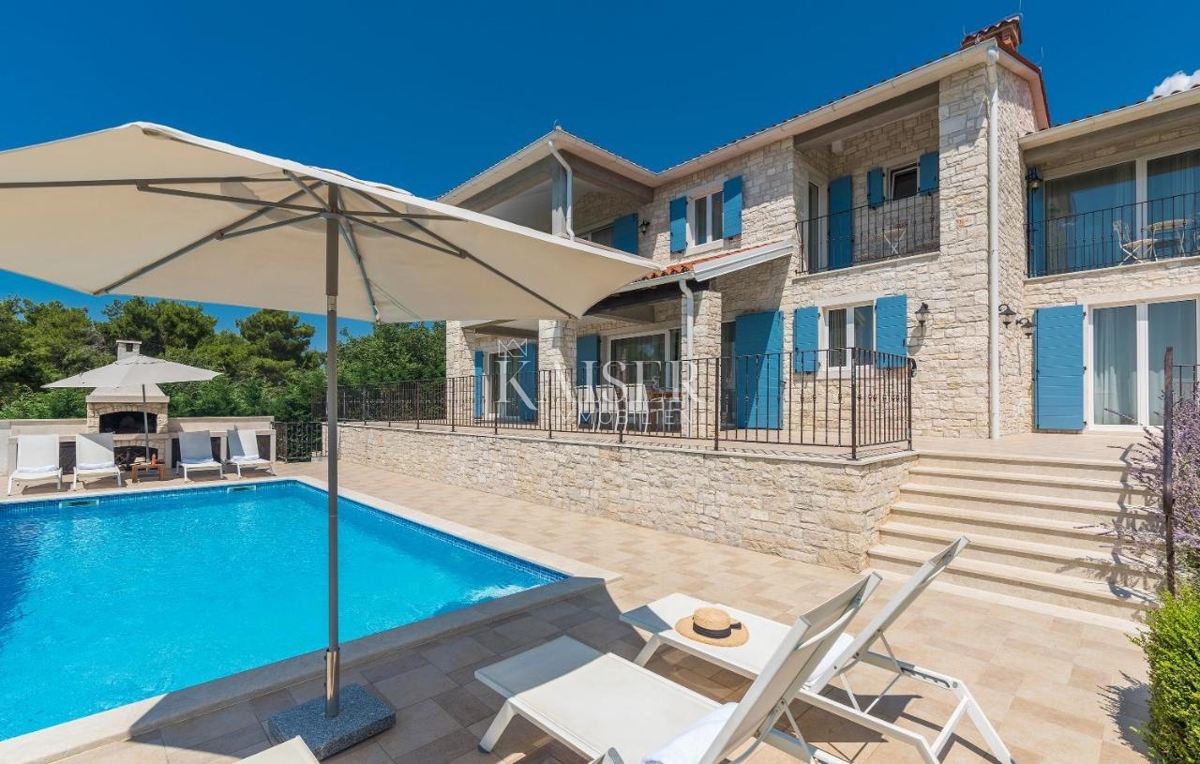Istria - Parenzo, villa in pietra con vista mare e sauna