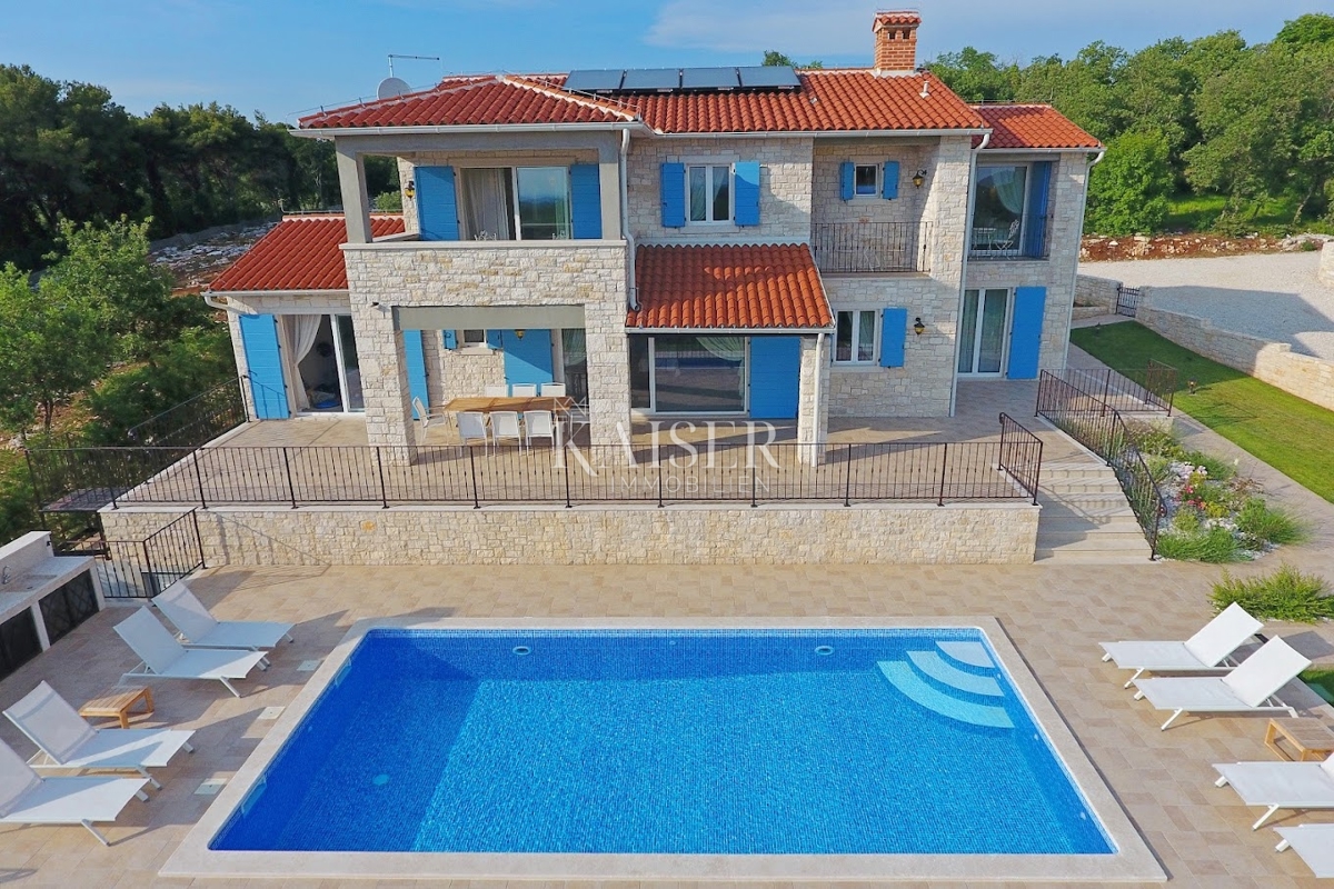 Istria - Parenzo, villa in pietra con vista mare e sauna