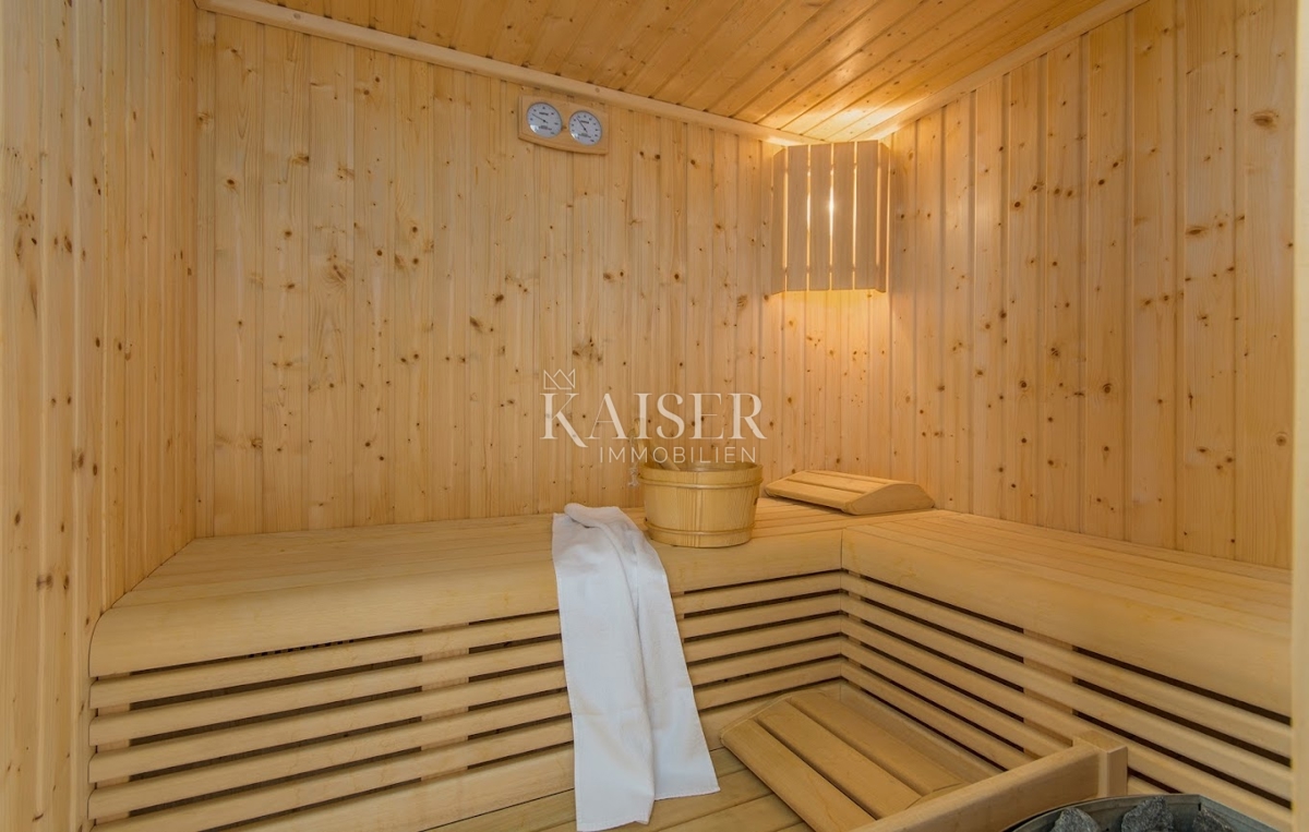 Istria - Parenzo, villa in pietra con vista mare e sauna