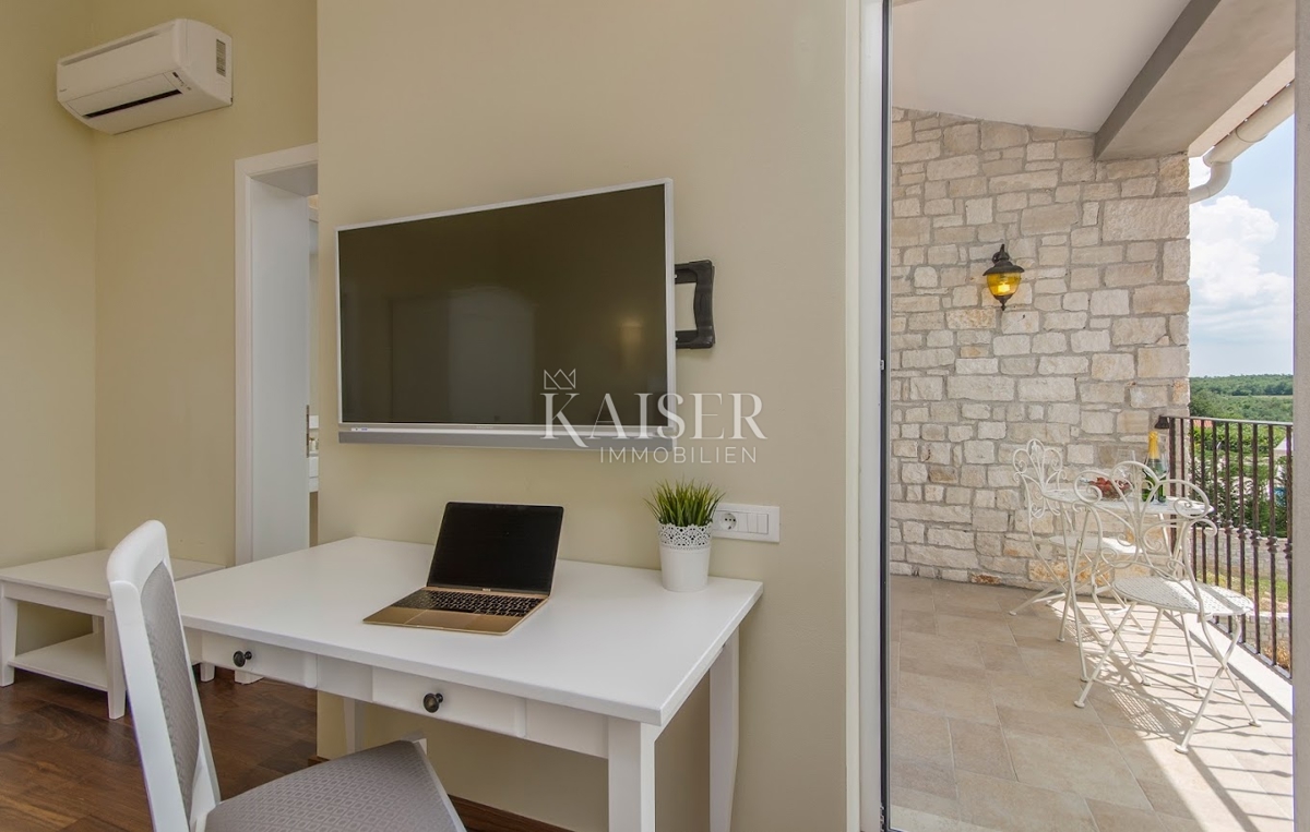 Istria - Parenzo, villa in pietra con vista mare e sauna