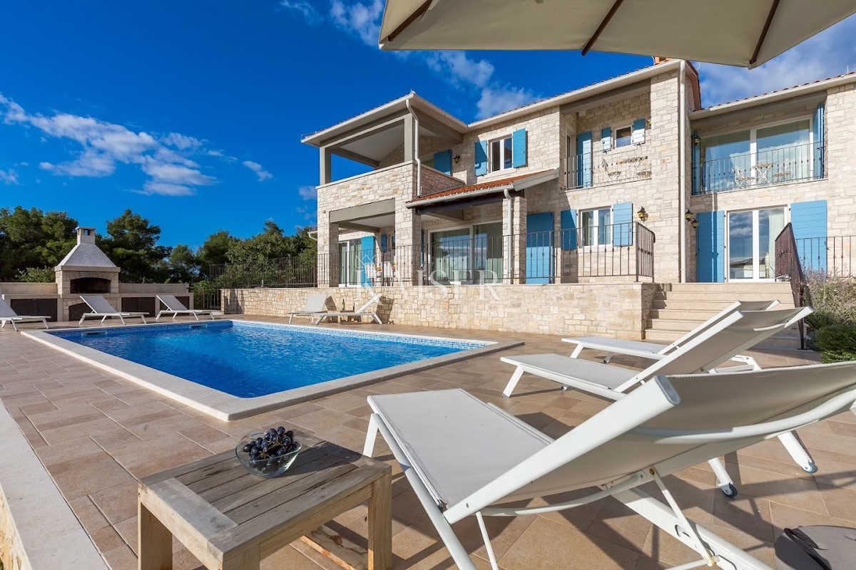 Istria - Parenzo, villa in pietra con vista mare e sauna