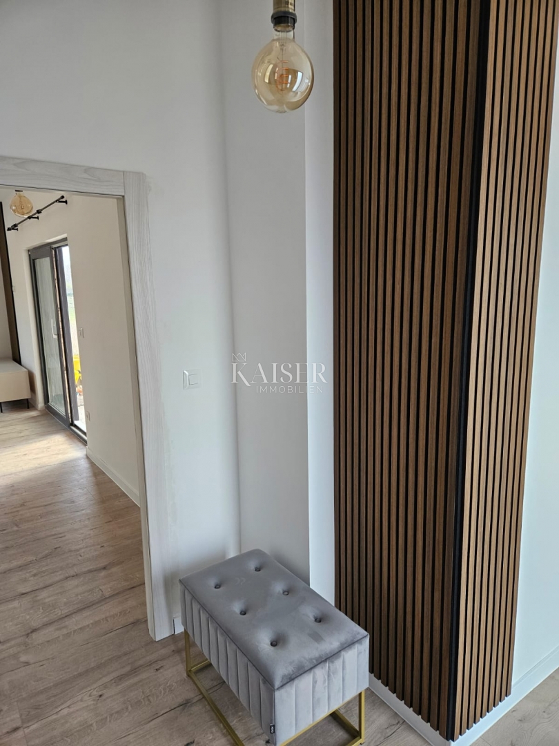 Istria, Svetvinčenat - moderna casa a un piano con piscina