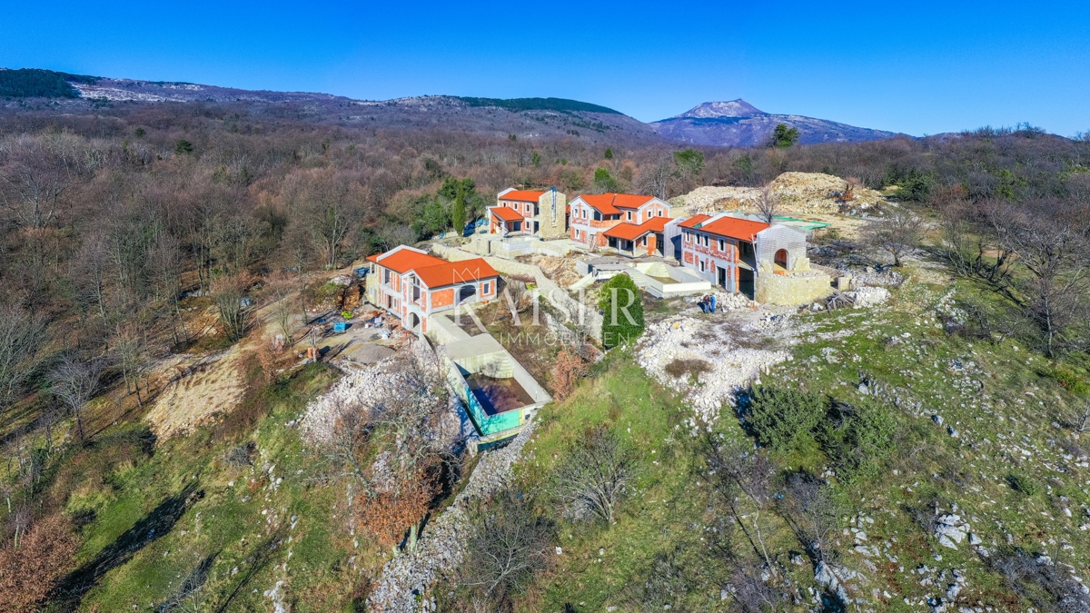 Opatija, Mošćenička Draga – Opportunità per gli investitori, un complesso di ville unico su 5,4 ettari