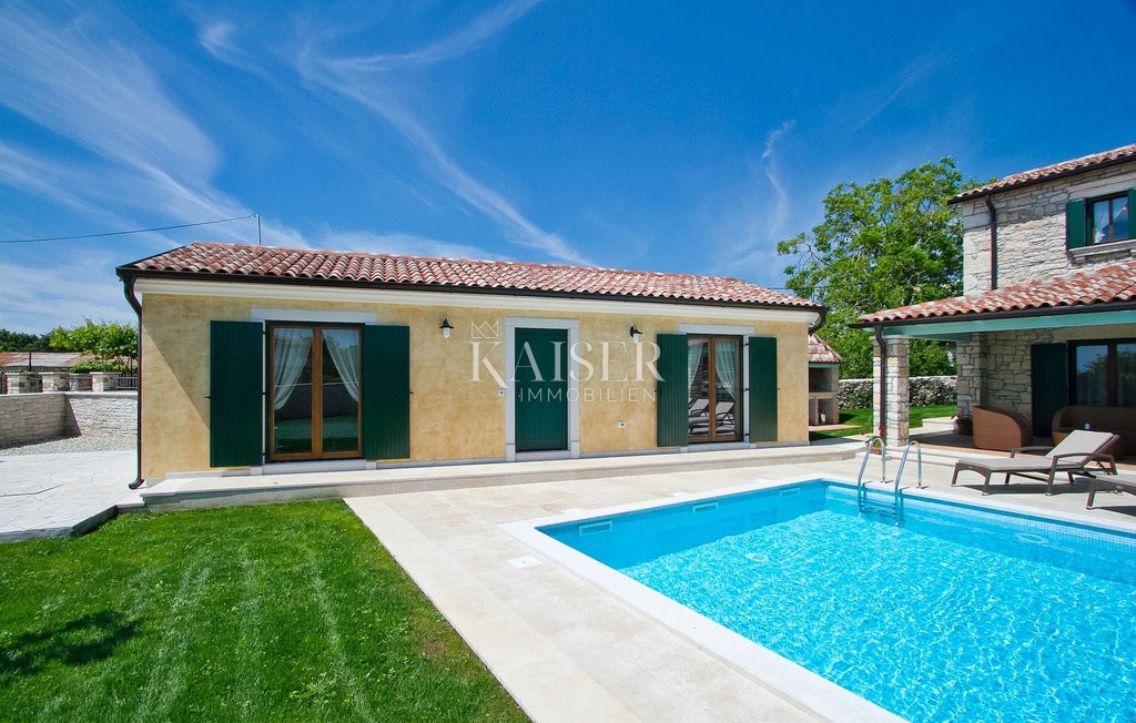 Istria, Radetići, villa tradizionale in pietra in un ambiente splendido