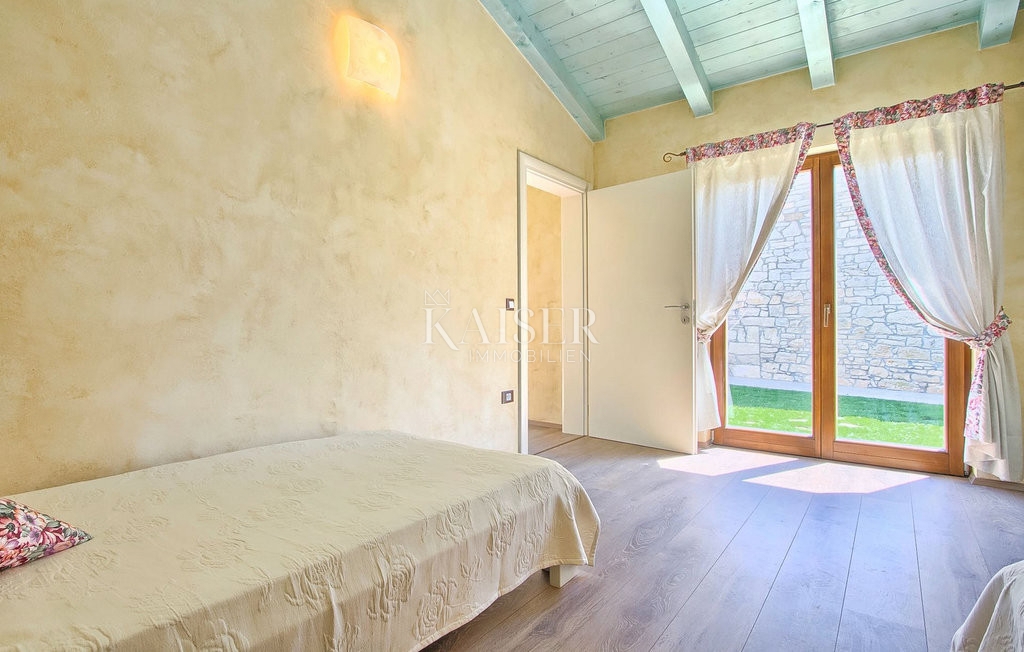 Istria, Radetići, villa tradizionale in pietra in un ambiente splendido