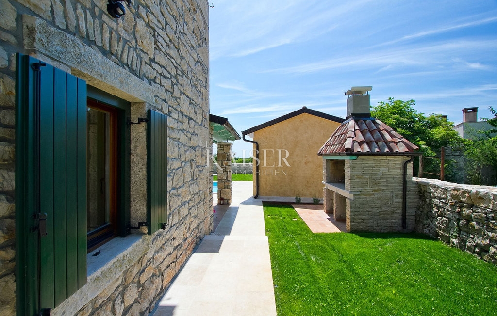 Istria, Radetići, villa tradizionale in pietra in un ambiente splendido