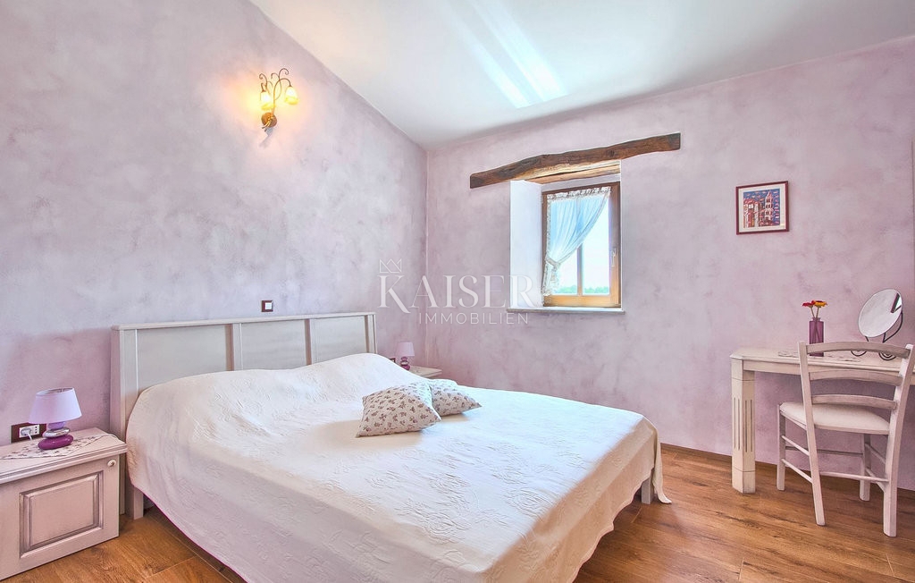 Istria, Radetići, villa tradizionale in pietra in un ambiente splendido
