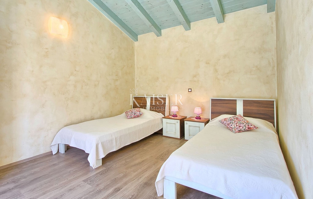 Istria, Radetići, villa tradizionale in pietra in un ambiente splendido