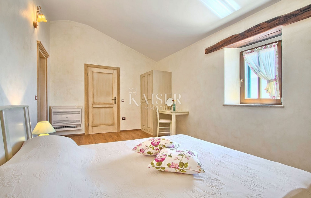 Istria, Radetići, villa tradizionale in pietra in un ambiente splendido