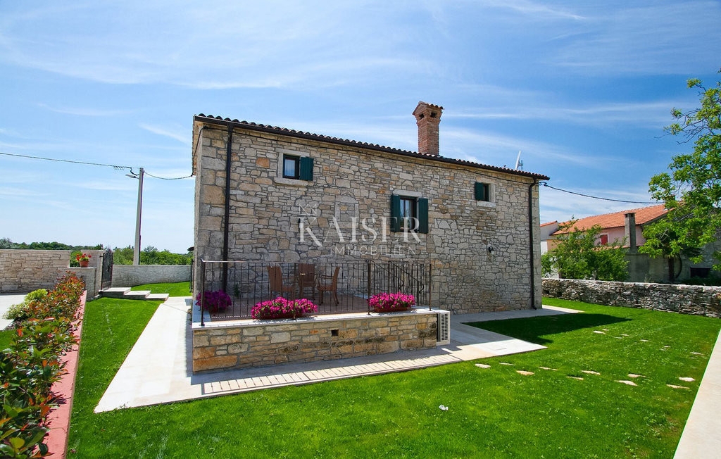 Istria, Radetići, villa tradizionale in pietra in un ambiente splendido