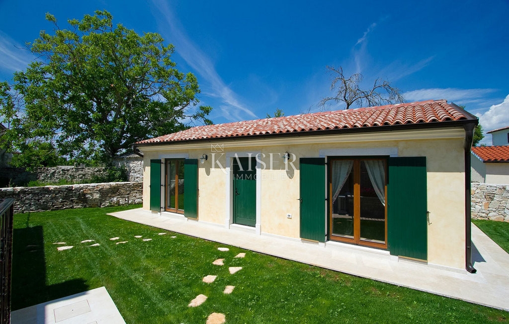 Istria, Radetići, villa tradizionale in pietra in un ambiente splendido