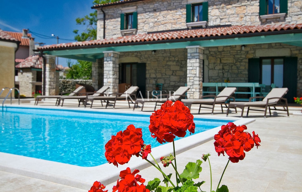 Istria, Radetići, villa tradizionale in pietra in un ambiente splendido