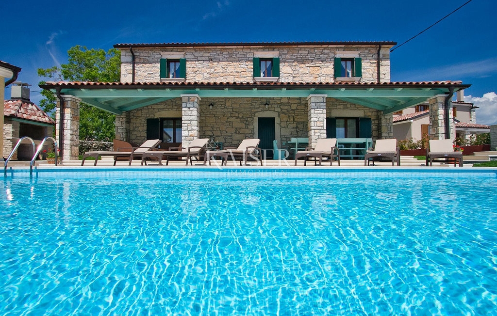 Istria, Radetići, villa tradizionale in pietra in un ambiente splendido