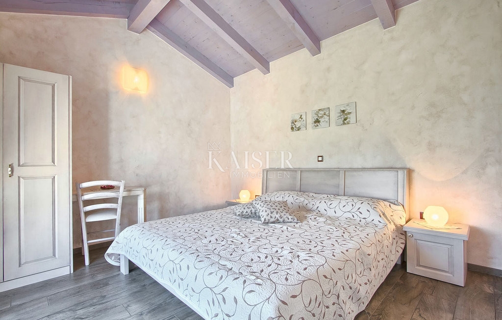 Istria, Radetići, villa tradizionale in pietra in un ambiente splendido