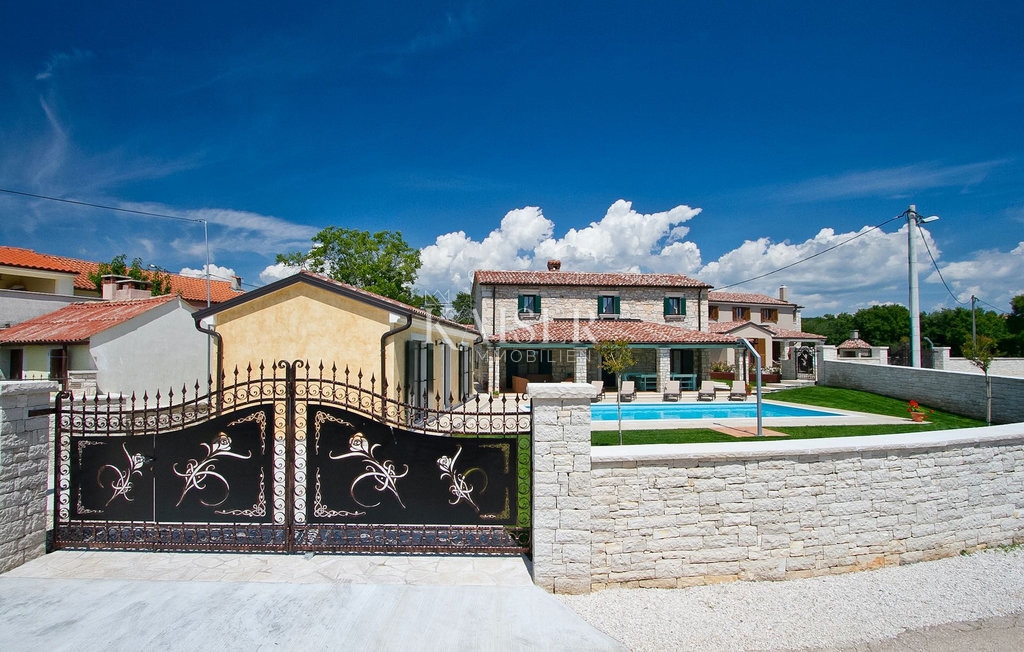Istria, Radetići, villa tradizionale in pietra in un ambiente splendido