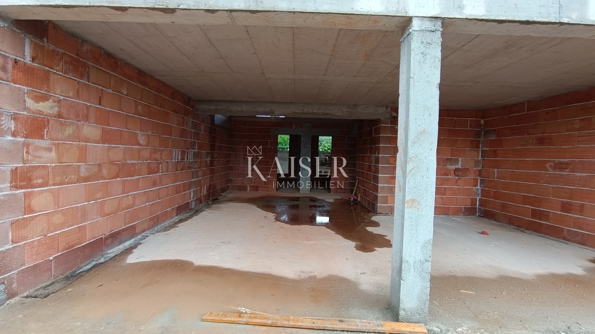 Istria, Tar - lussuoso appartamento con due camere da letto di 86 m2 con due posti auto