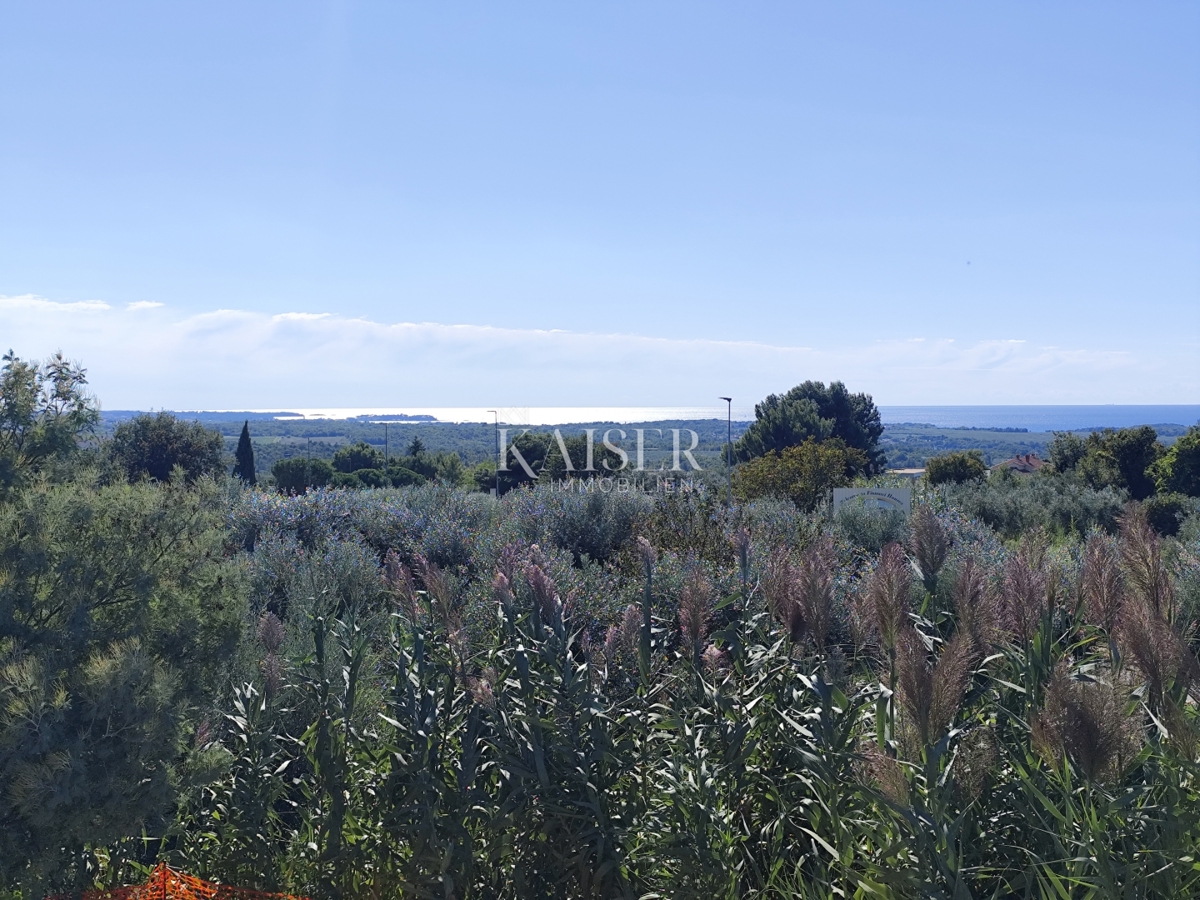 Istria, Parenzo - moderno edificio nuovo vicino alla spiaggia